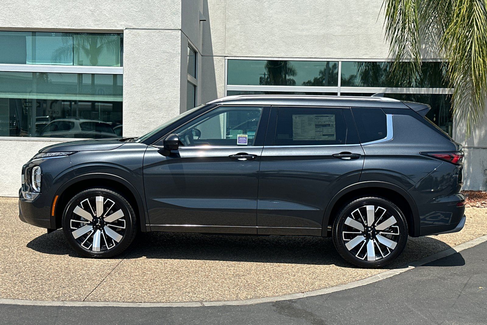 2025 Mitsubishi Outlander SEL photo 7