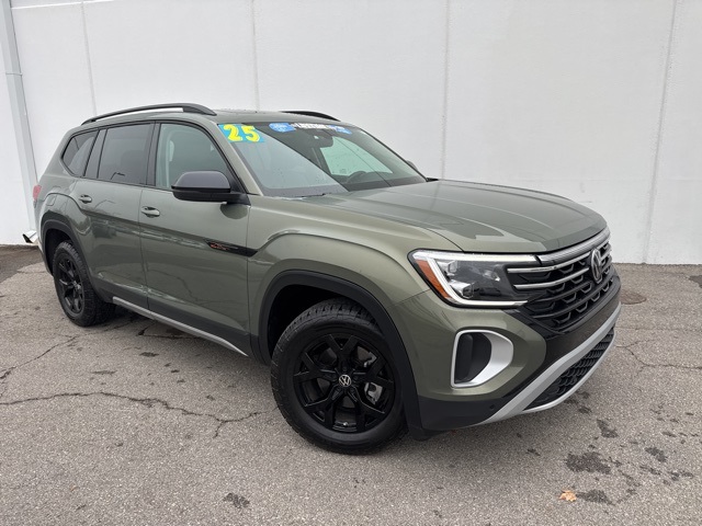 Certified 2025 Volkswagen Atlas Atlas Peak Edition with VIN 1V2CR2CAXSC547313 for sale in Kansas City