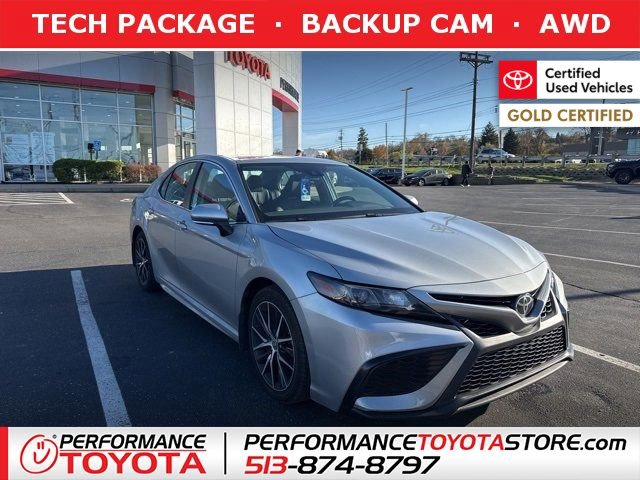 2022 Toyota Camry SE's photo