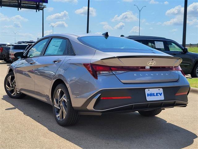 2025 Hyundai Elantra SEL Sport photo 3