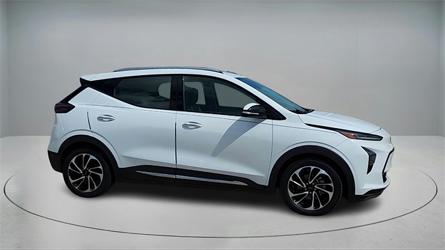 Used 2022 Chevrolet Bolt EUV Premier with VIN 1G1FZ6S06N4117056 for sale in Arlington, TX