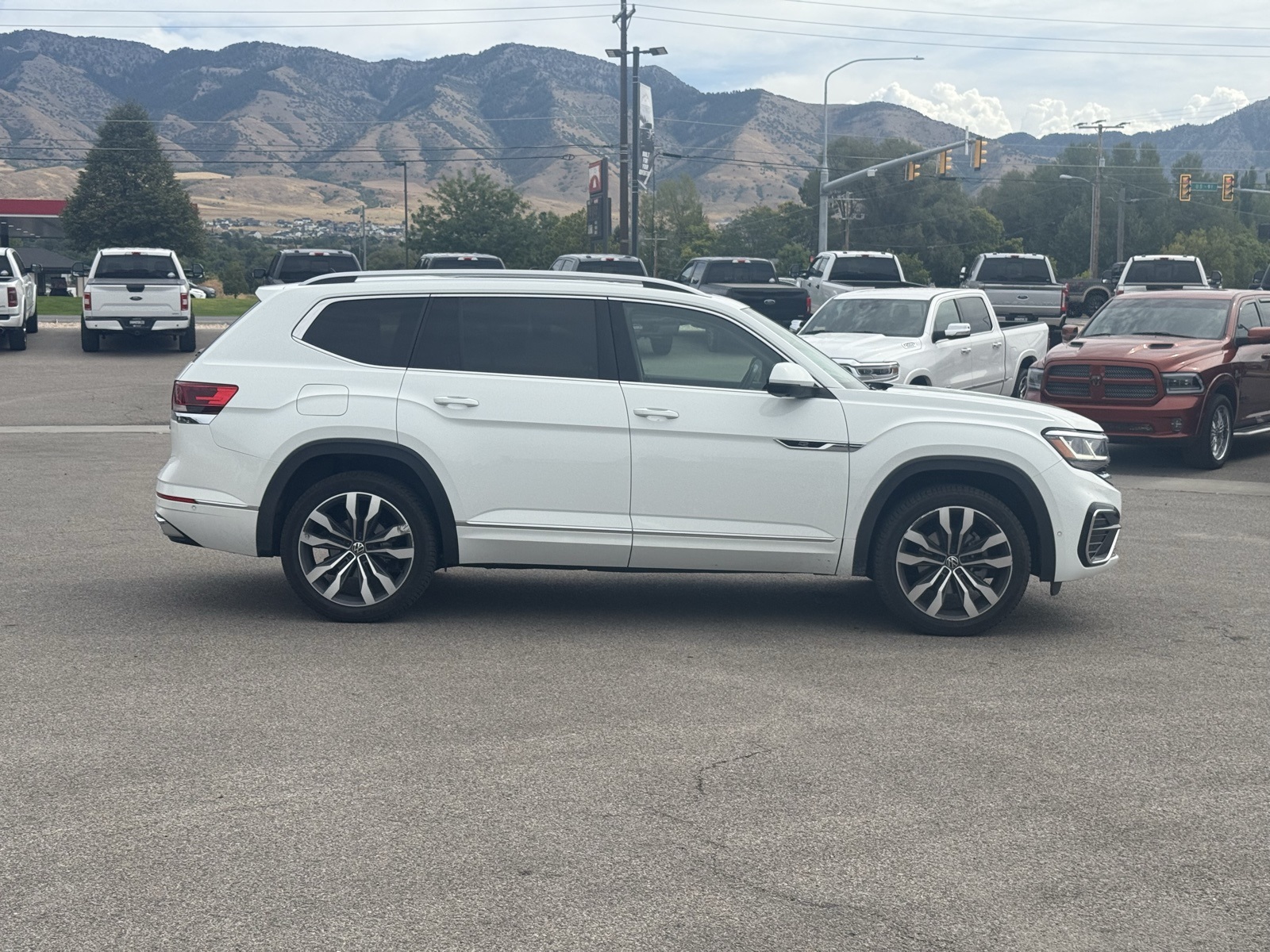 2022 Volkswagen Atlas V6 SEL Premium R-Line photo 3