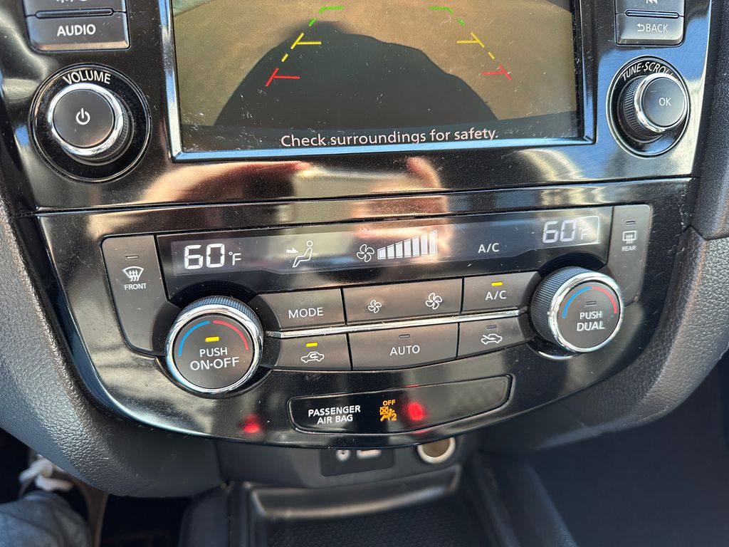 2019 Nissan Rogue SV photo 18