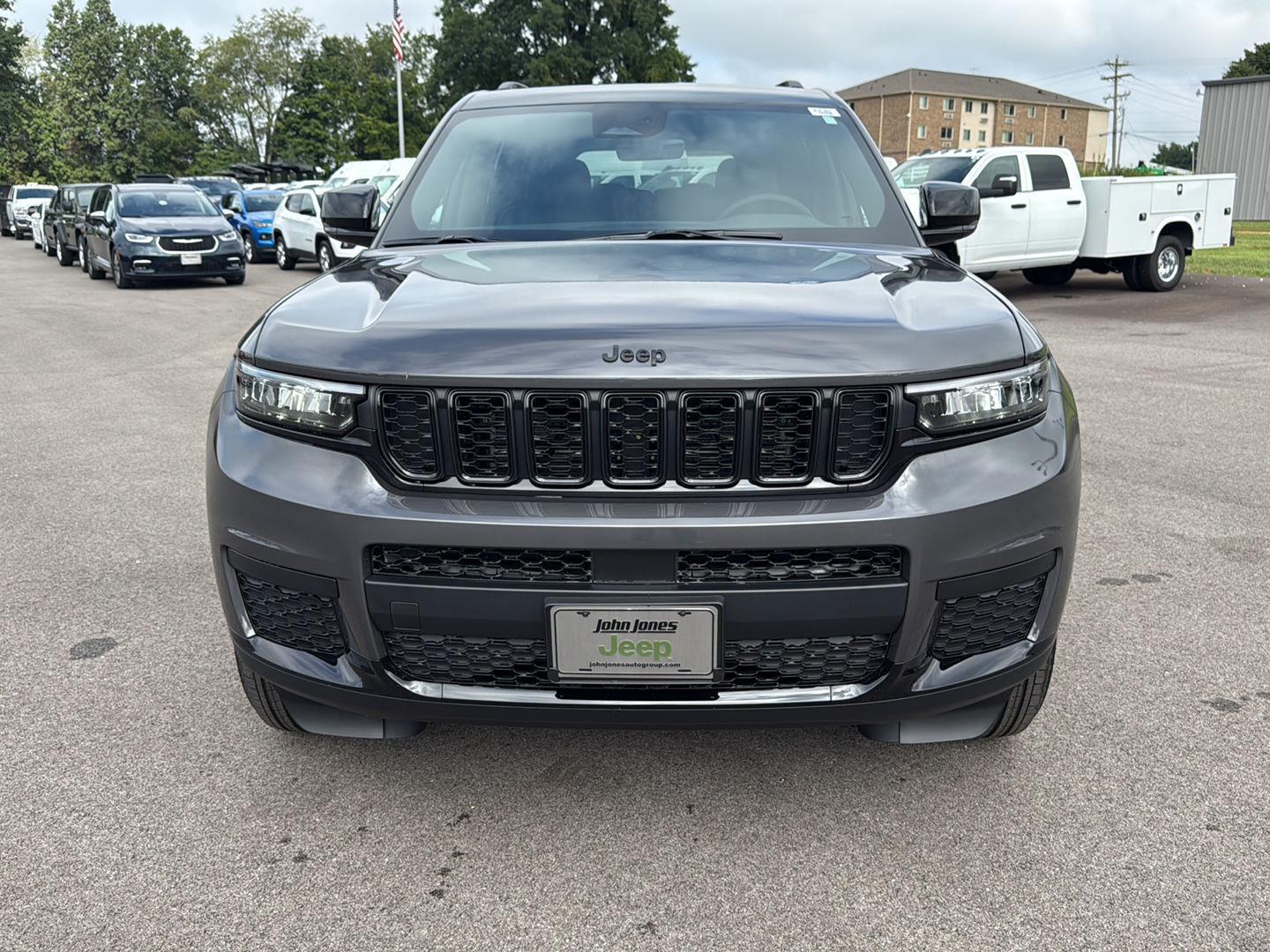 2025 Jeep Grand Cherokee Altitude photo 14