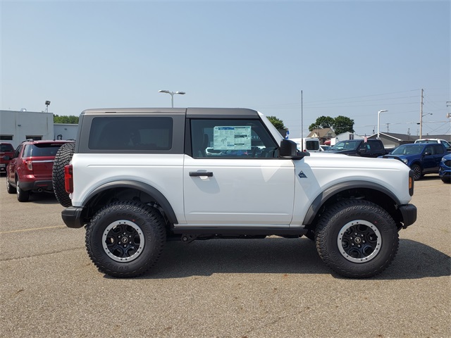 2024 Ford Bronco Black Diamond photo 3