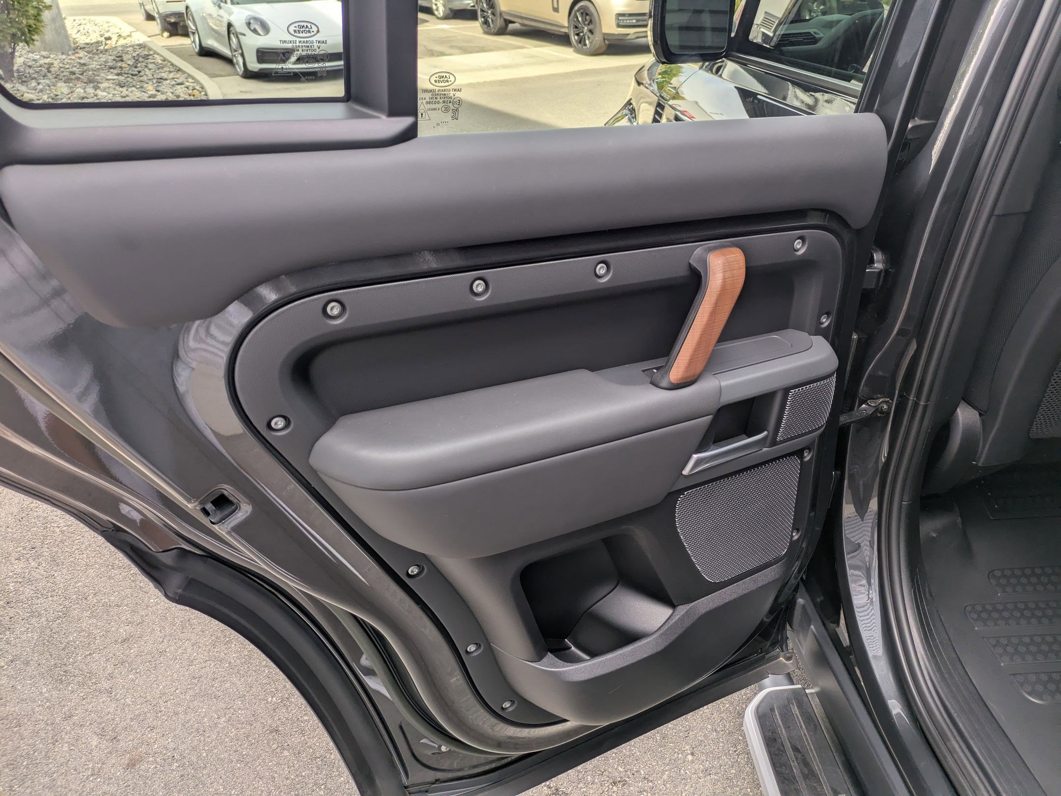 2023 Land Rover Defender 110 photo 27