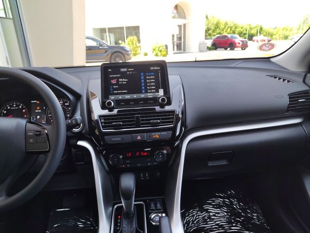 2025 Mitsubishi Eclipse Cross LE photo 15