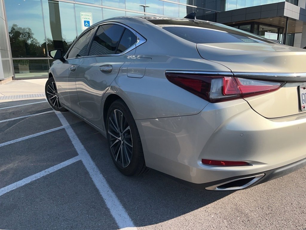 2023 Lexus ES 350 photo 3