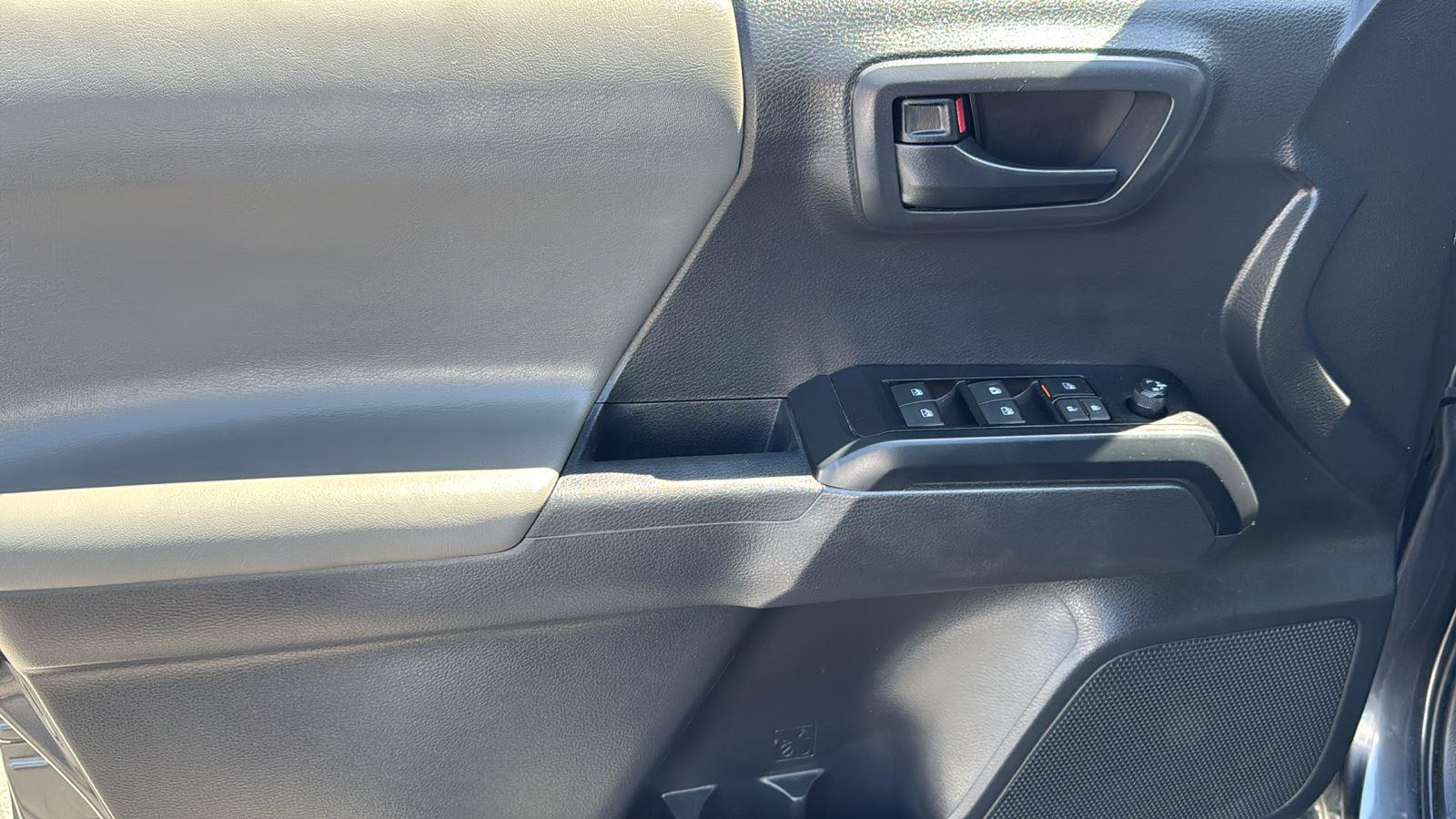 2023 Toyota Tacoma SR photo 5