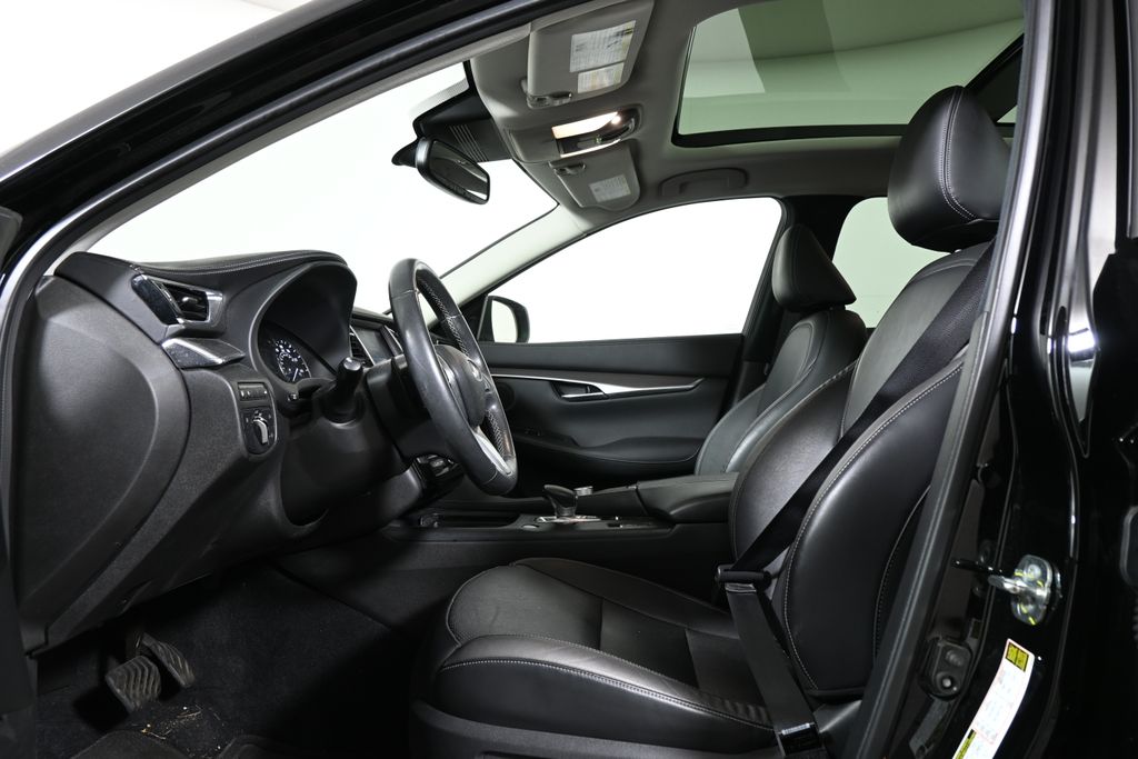 2022 Infiniti QX50 Luxe photo 3