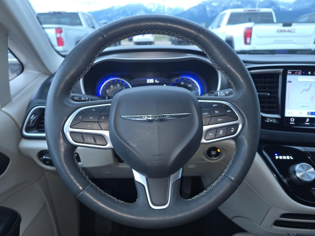 2022 Chrysler Pacifica Touring L photo 10