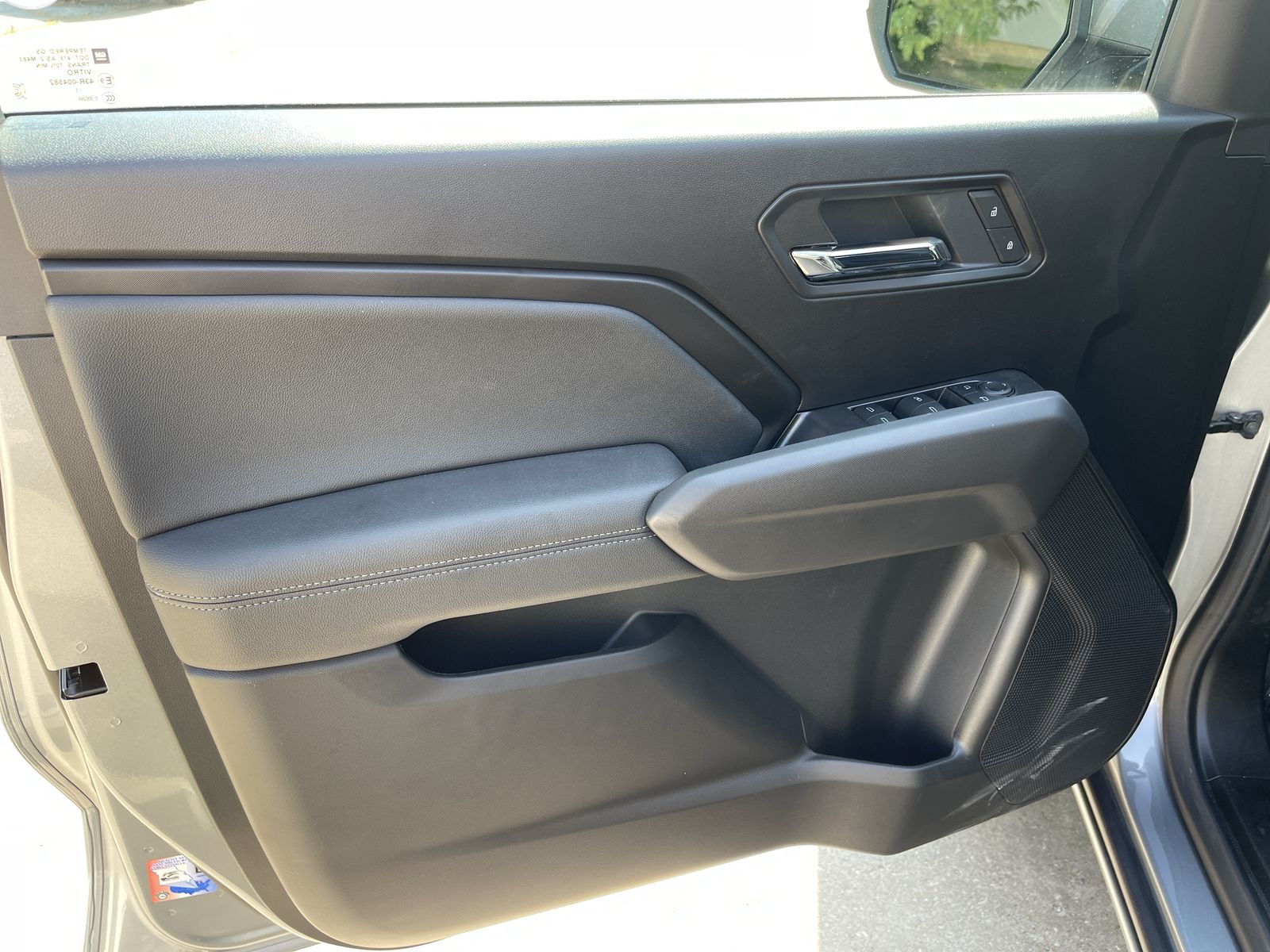 2025 Chevrolet Colorado Work Truck LT photo 2