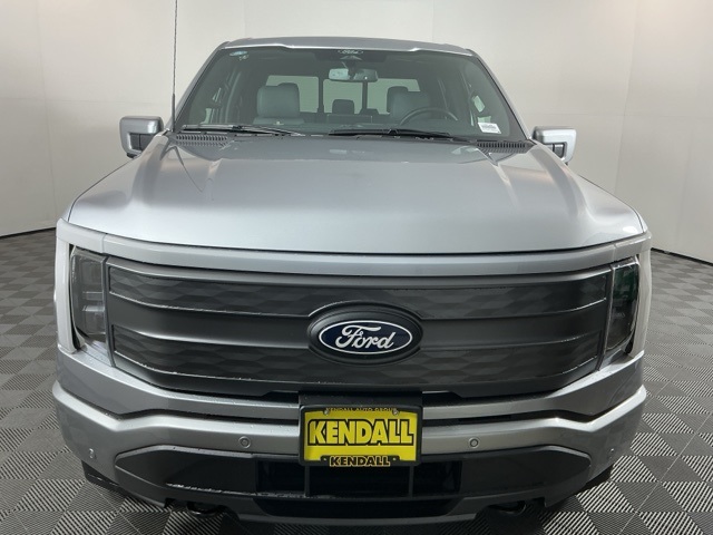 2025 Ford F-150 Lightning Lariat photo 2