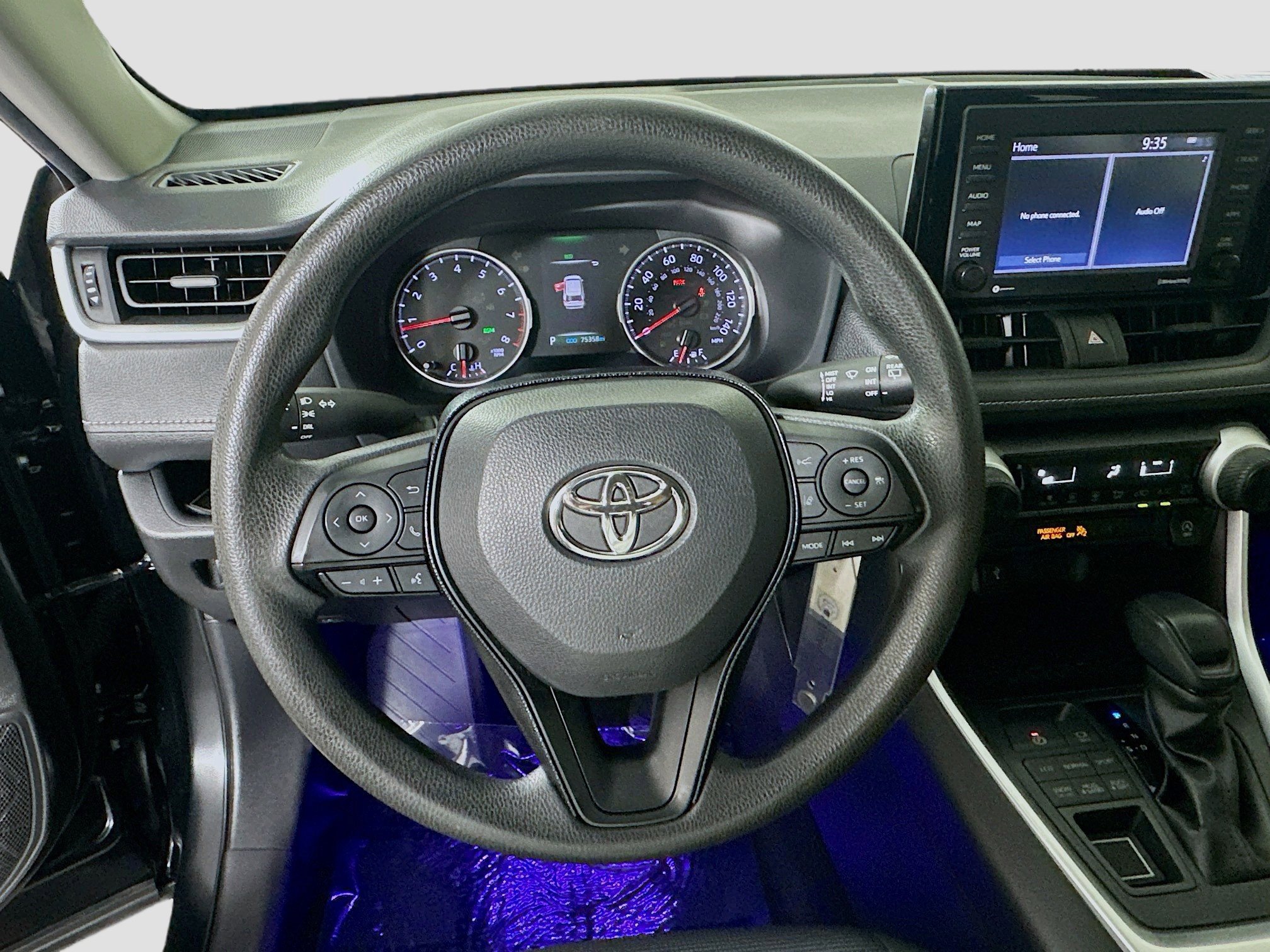 2021 Toyota RAV4 LE photo 2