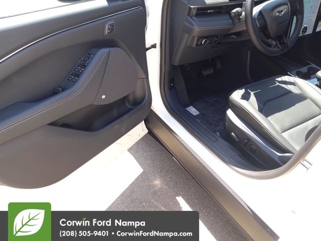 New 2025 Star White Metallic Tri-Coat Ford Premium image 11