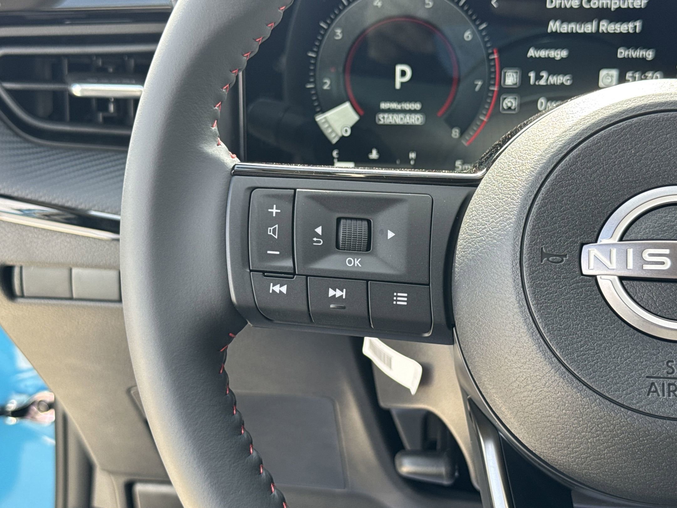 2025 Nissan Kicks SR photo 8