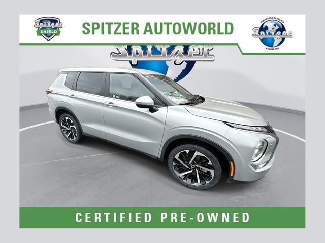 2024 Mitsubishi Outlander SE's photo