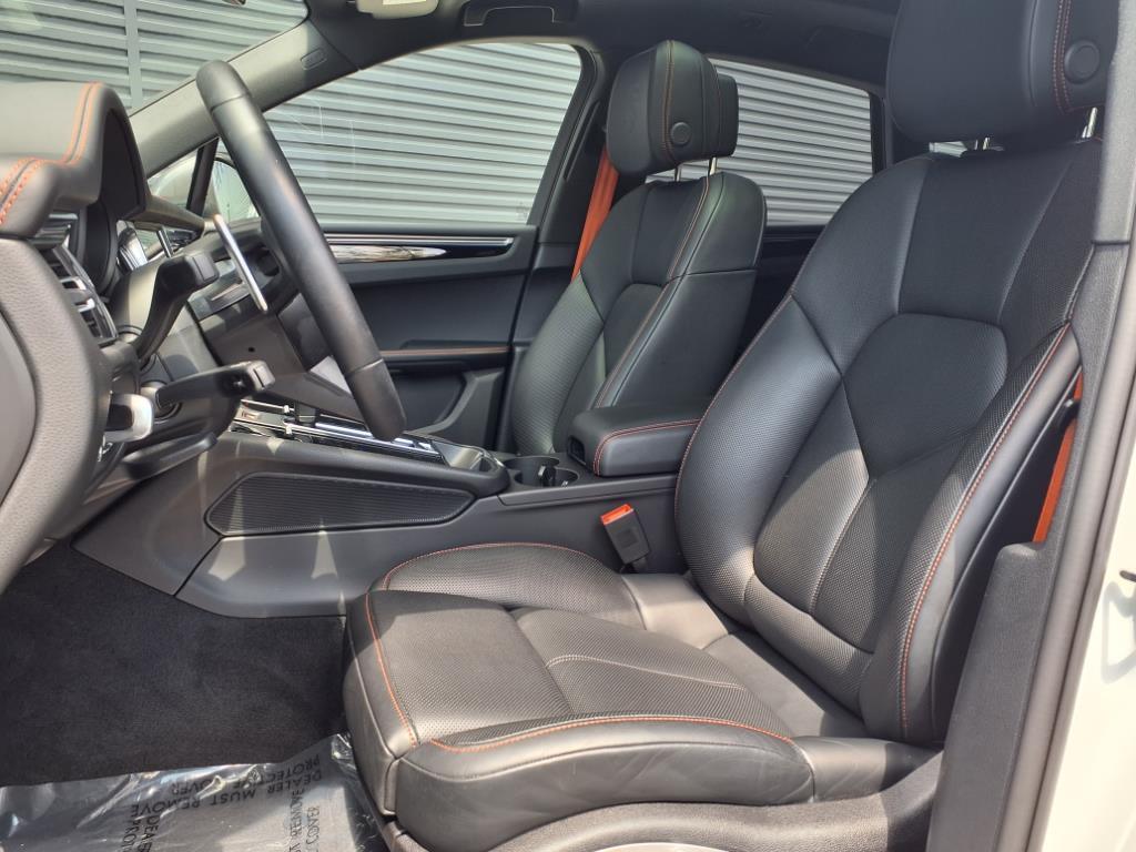 2024 Porsche Macan T photo 4