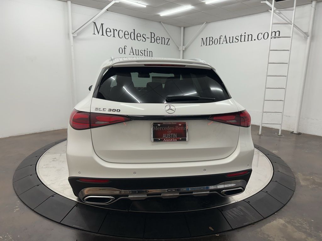 2026 Mercedes Benz GLC 300 photo 4