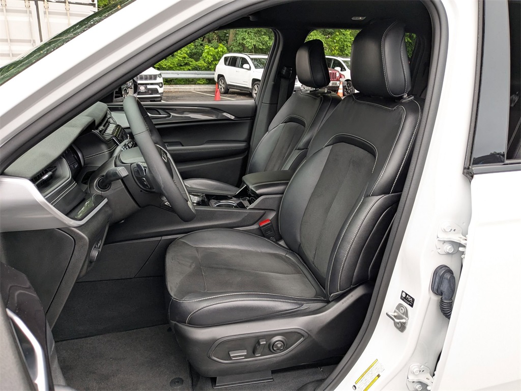 2023 Jeep Grand Cherokee Altitude photo 16