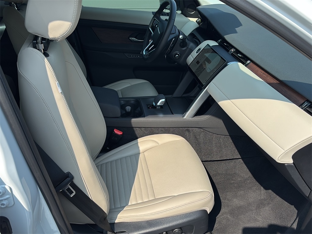 2025 Land Rover Discovery Sport S photo 14