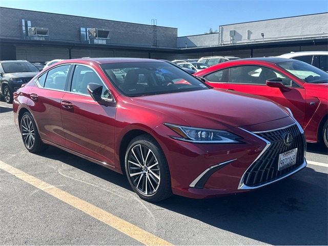 2025 Lexus ES 300h photo 2