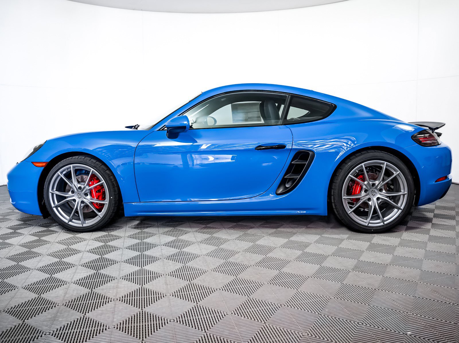 2025 Porsche Cayman S photo 2