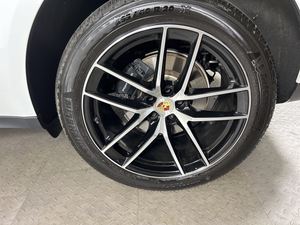 2025 Porsche Macan Base photo 9