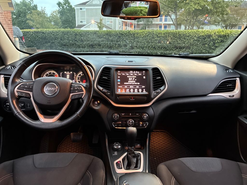 2016 Jeep Cherokee Latitude photo 12