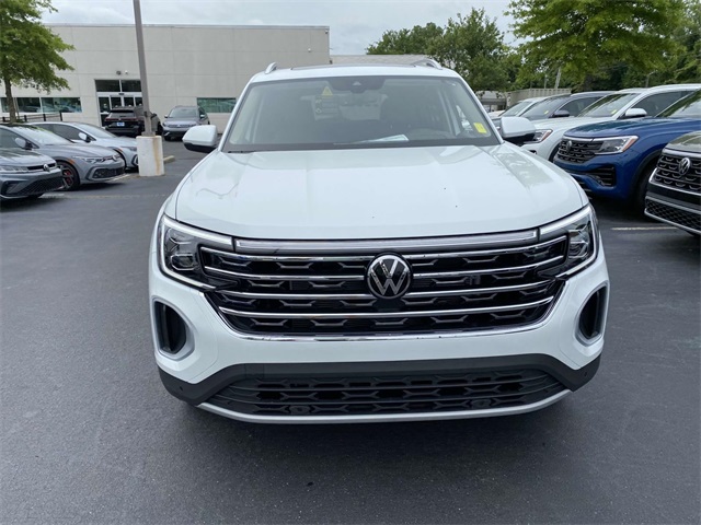 2025 Volkswagen Atlas SEL photo 2