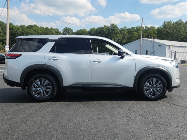 2025 Nissan Pathfinder S photo 2