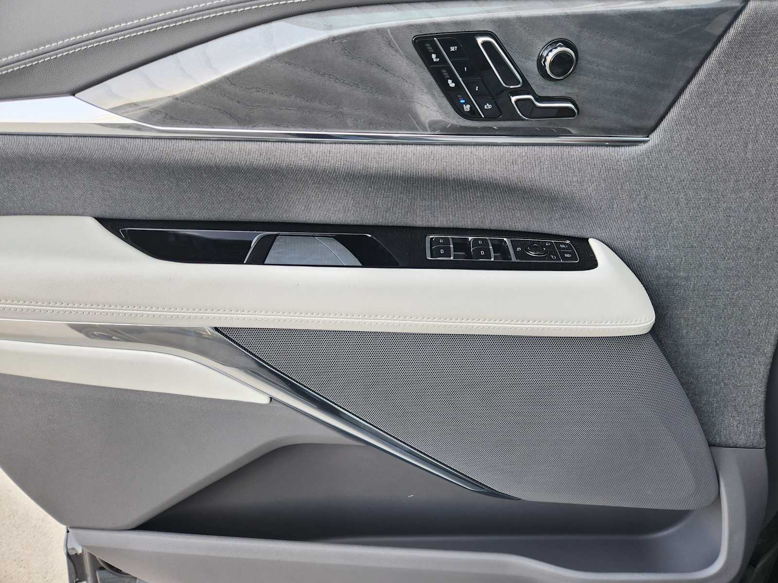 2025 Cadillac Escalade IQ Sport photo 14