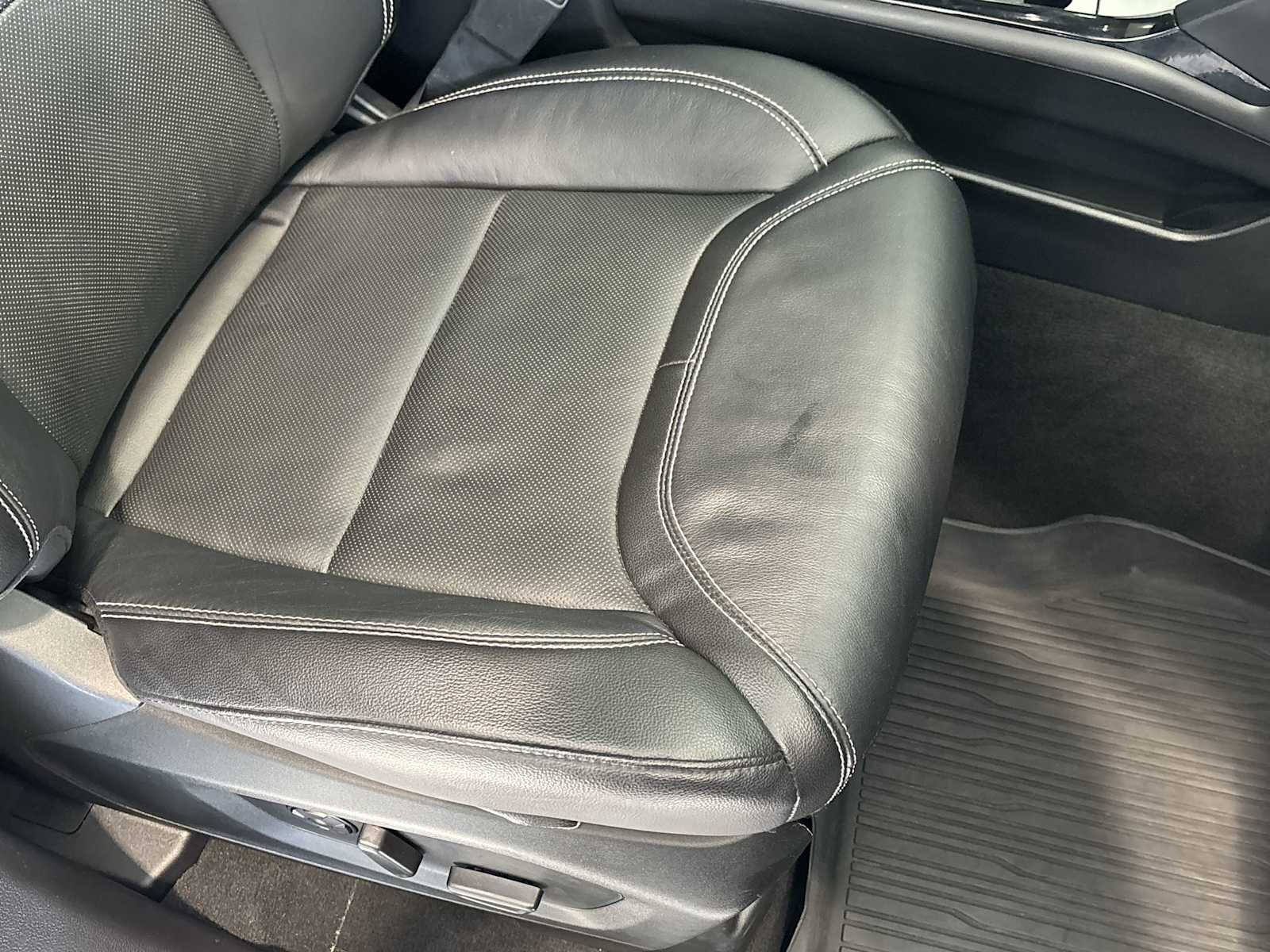 2022 Ford Explorer ST photo 24