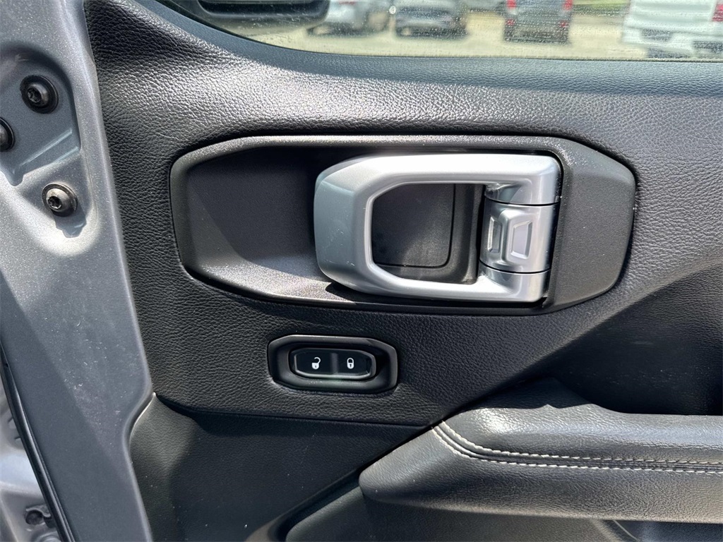 2020 Jeep Wrangler Unlimited Sahara photo 29