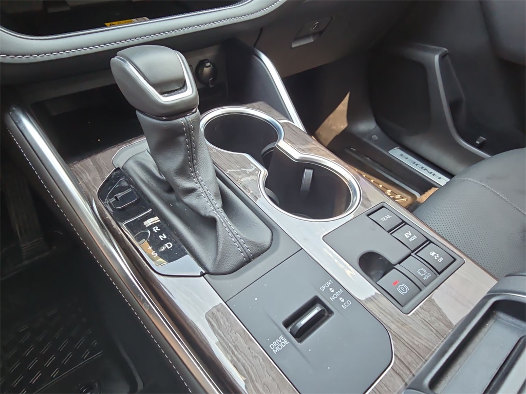 2024 Toyota Highlander Hybrid Platinum photo 29