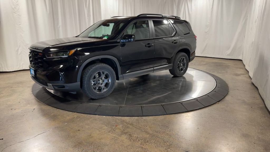 2025 Honda Pilot TrailSport photo 3