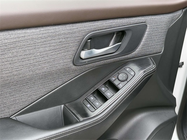 2023 Nissan Rogue SV photo 23