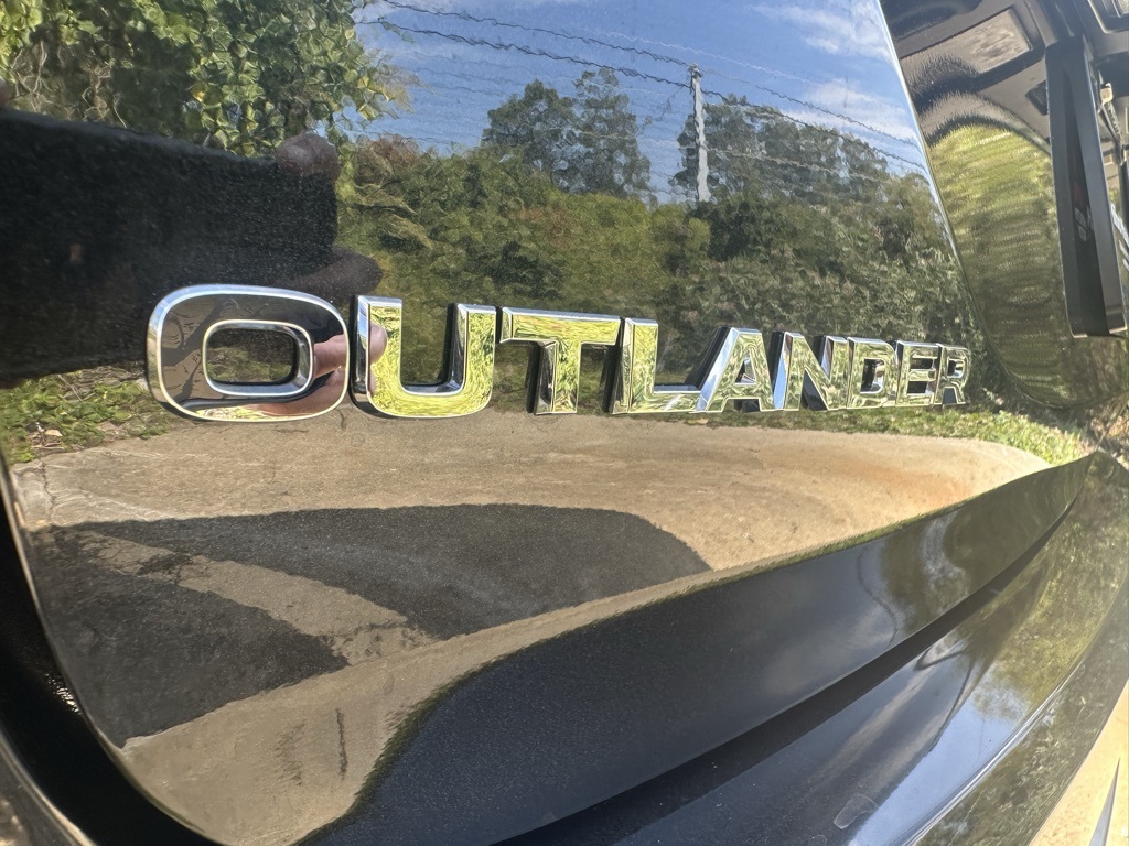 2025 Mitsubishi Outlander SE S-AWC photo 4