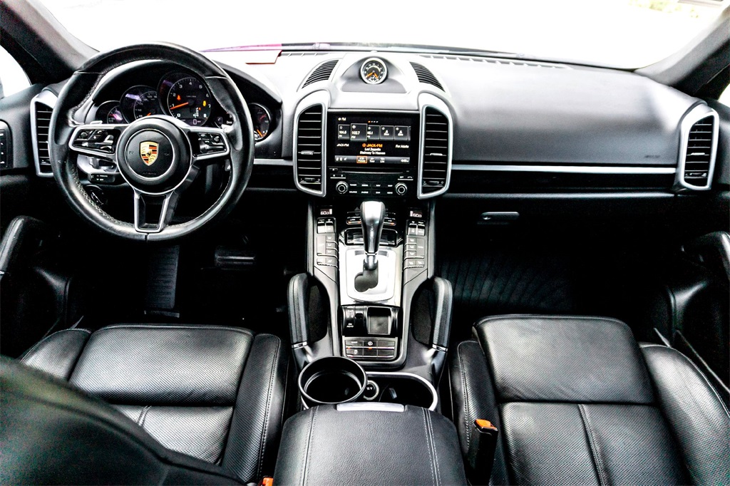 2018 Porsche Cayenne Base photo 28