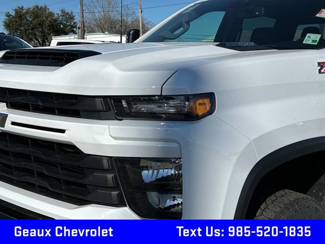 2025 Chevrolet Silverado photo 2