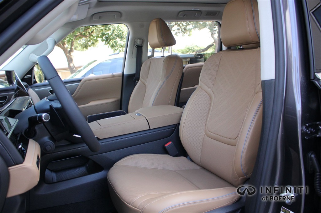 2026 Infiniti QX80 Luxe photo 7