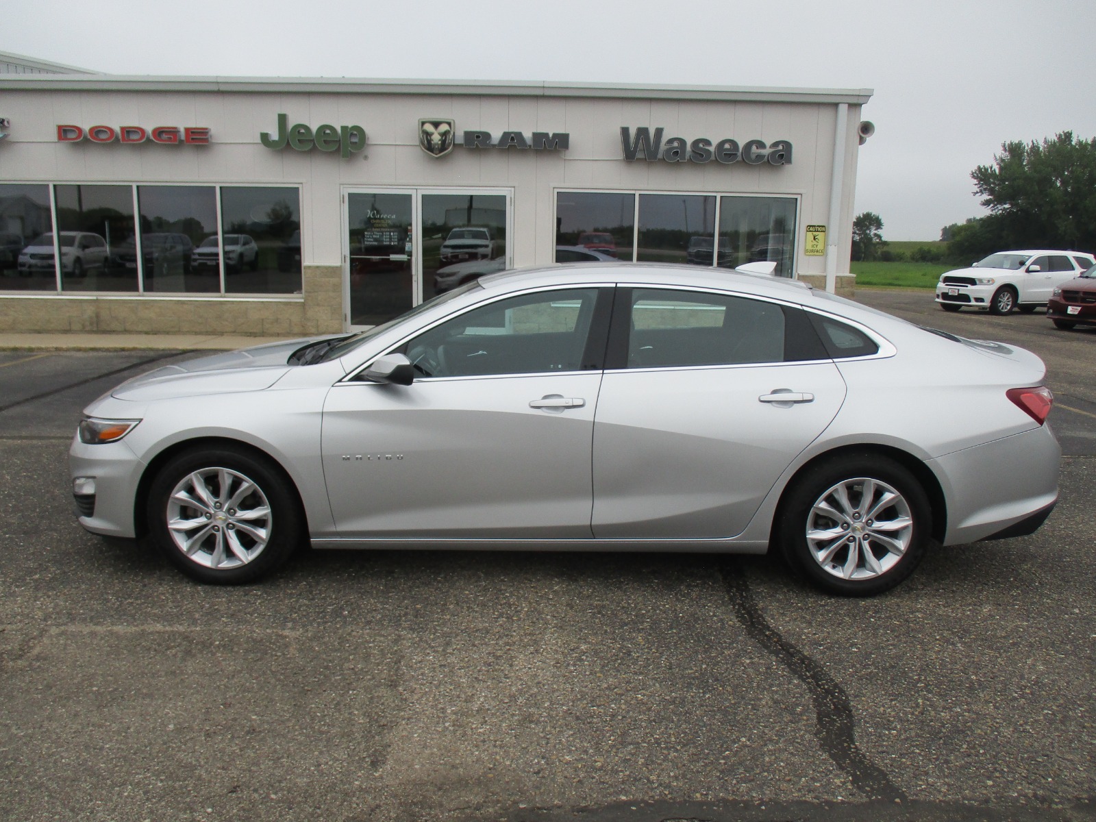 2021 Chevrolet Malibu 1LT photo 2