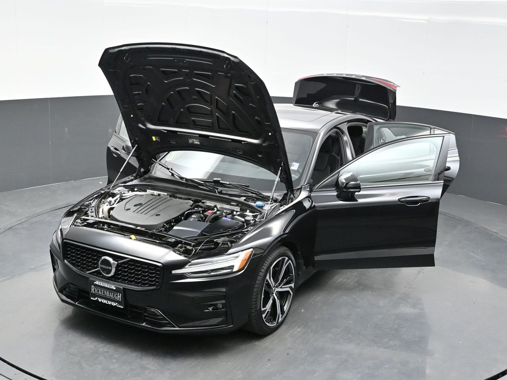 2024 Volvo S60 B5 Plus photo 32