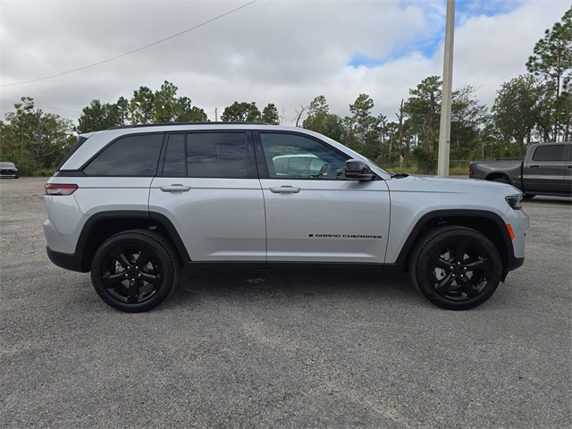 2025 Jeep Grand Cherokee Limited photo 4