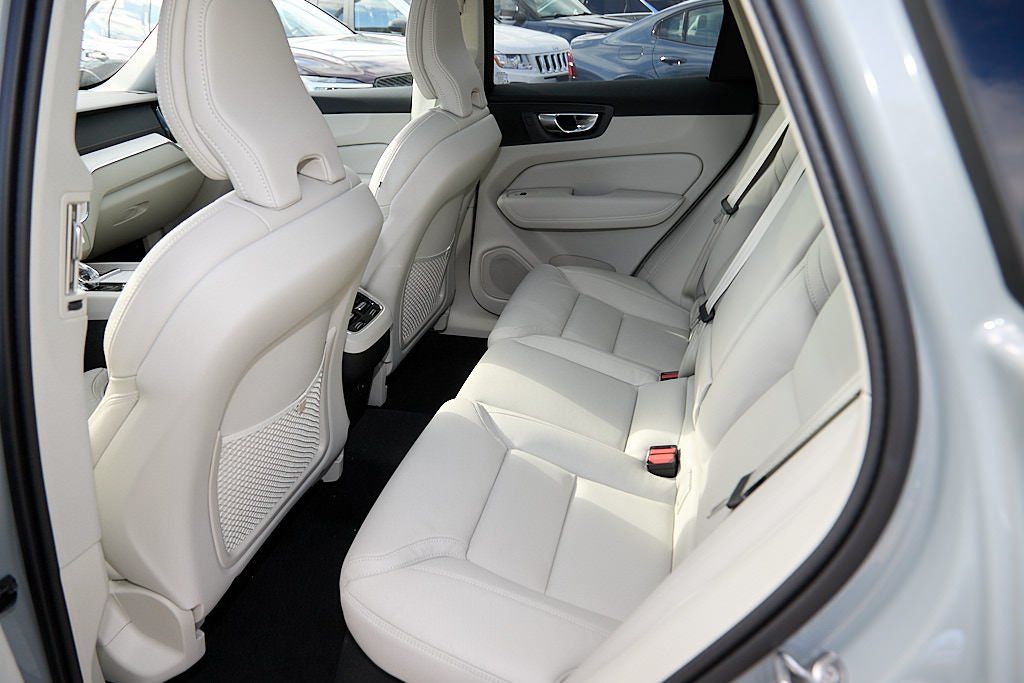 2026 VOLVO XC60 - Image 20