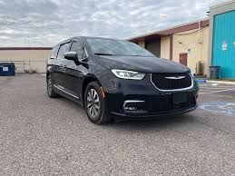 2023 Chrysler Pacifica Touring L's photo