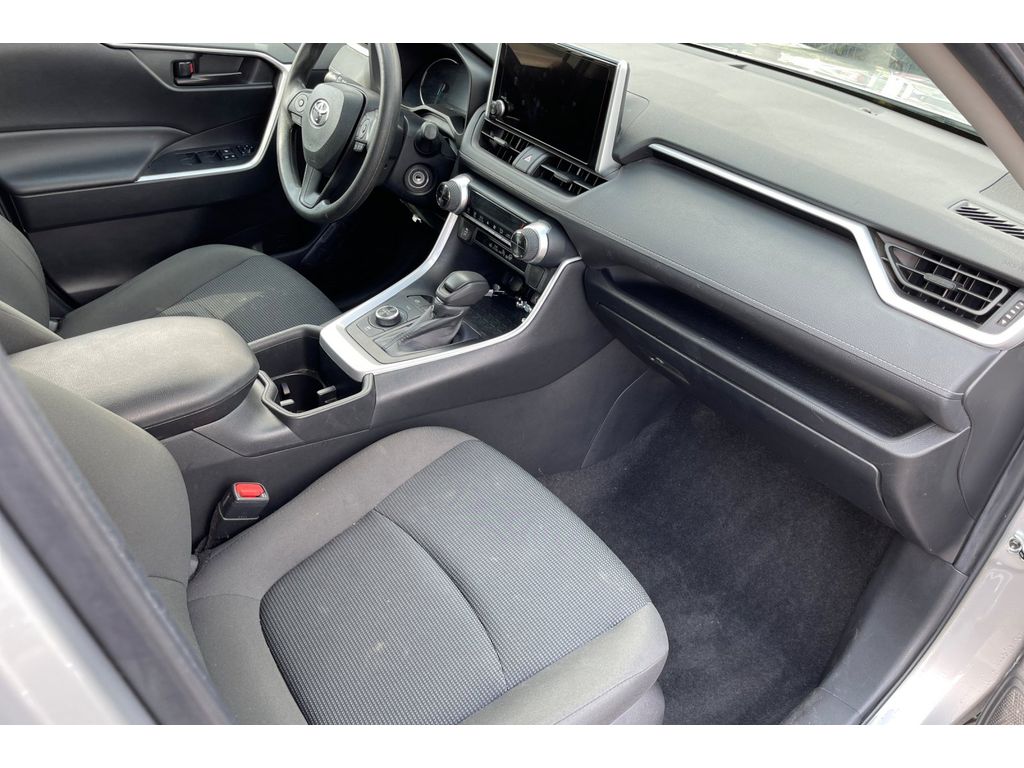 2024 Toyota RAV4 Hybrid LE photo 19