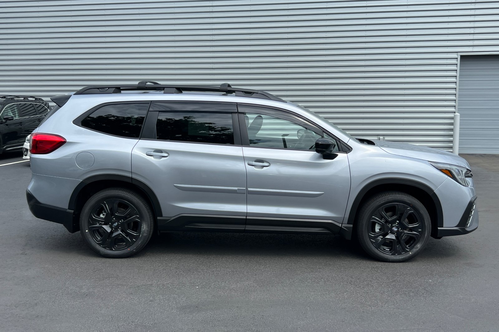 2025 Subaru Ascent Onyx Edition Touring photo 3