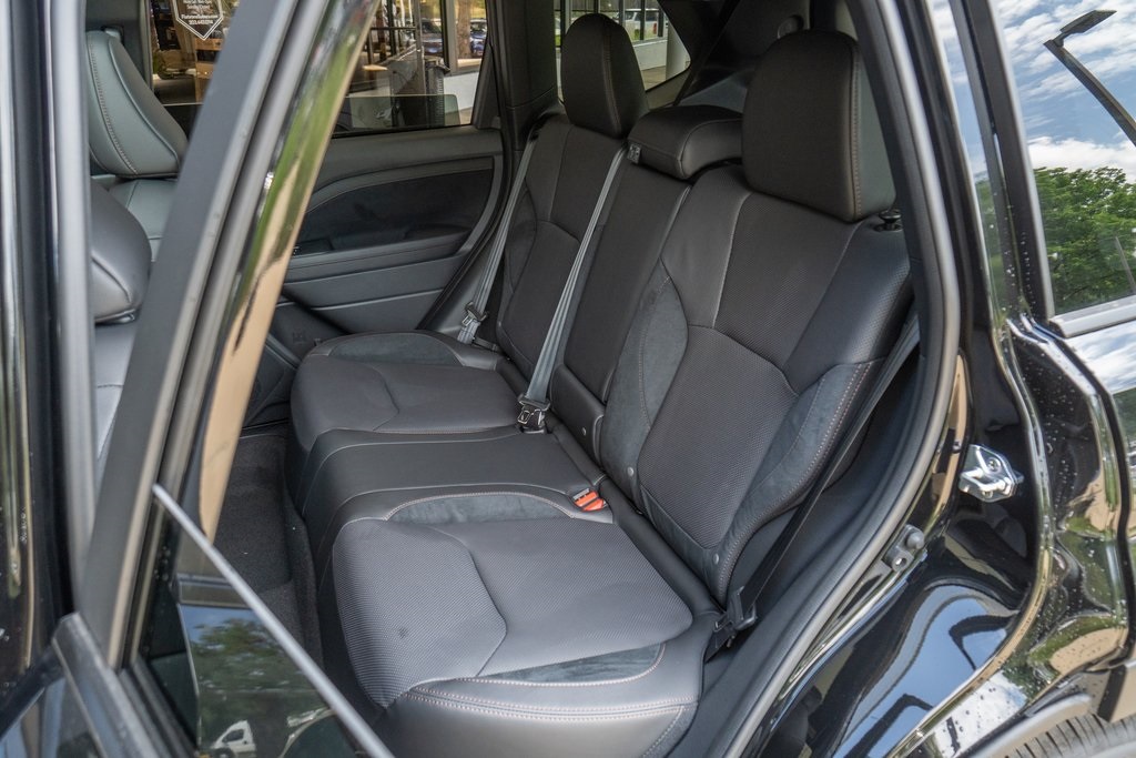 2025 Subaru Forester Touring photo 16