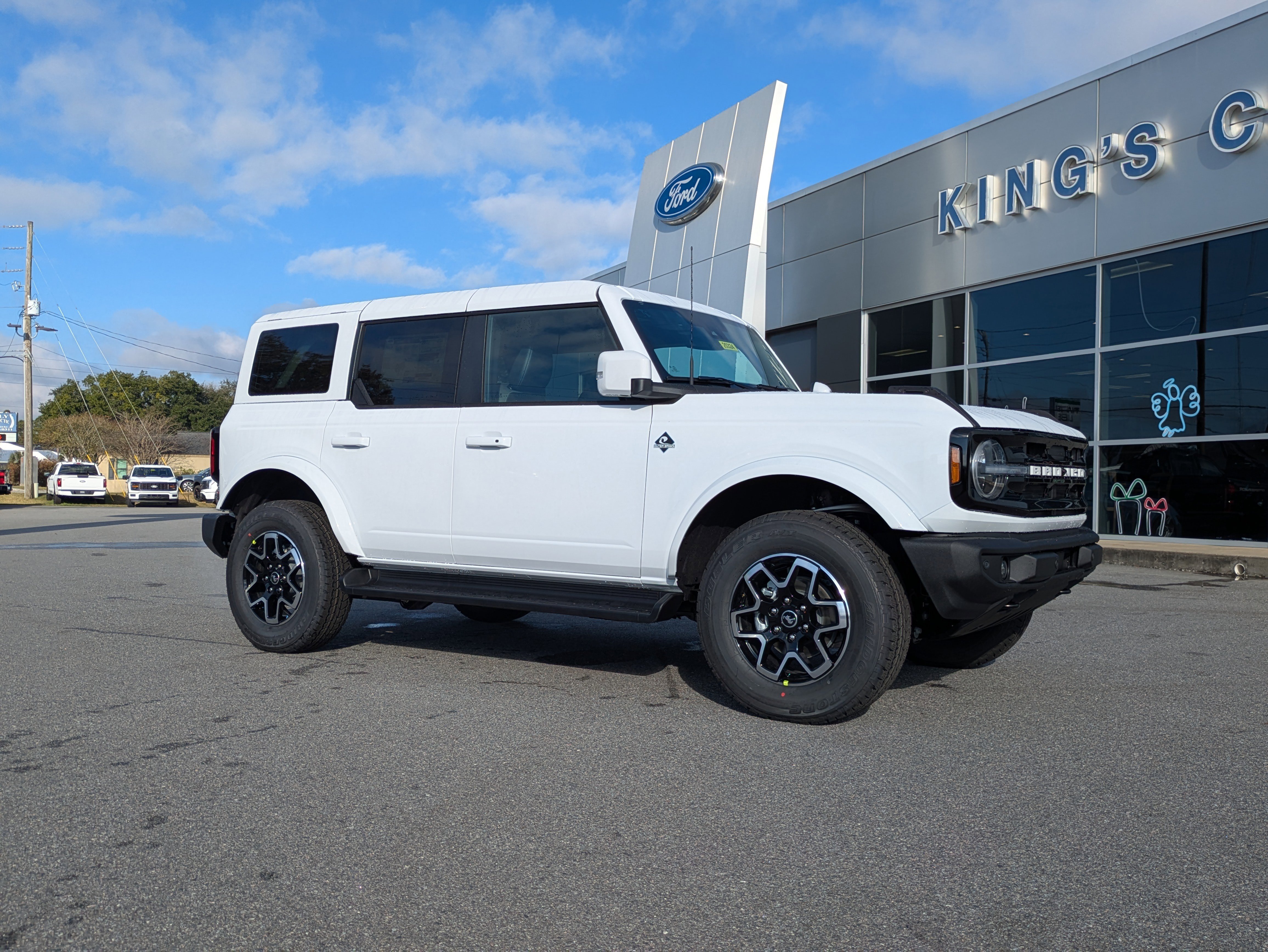 2025 Ford Bronco 4-Door Outer Banks's photo